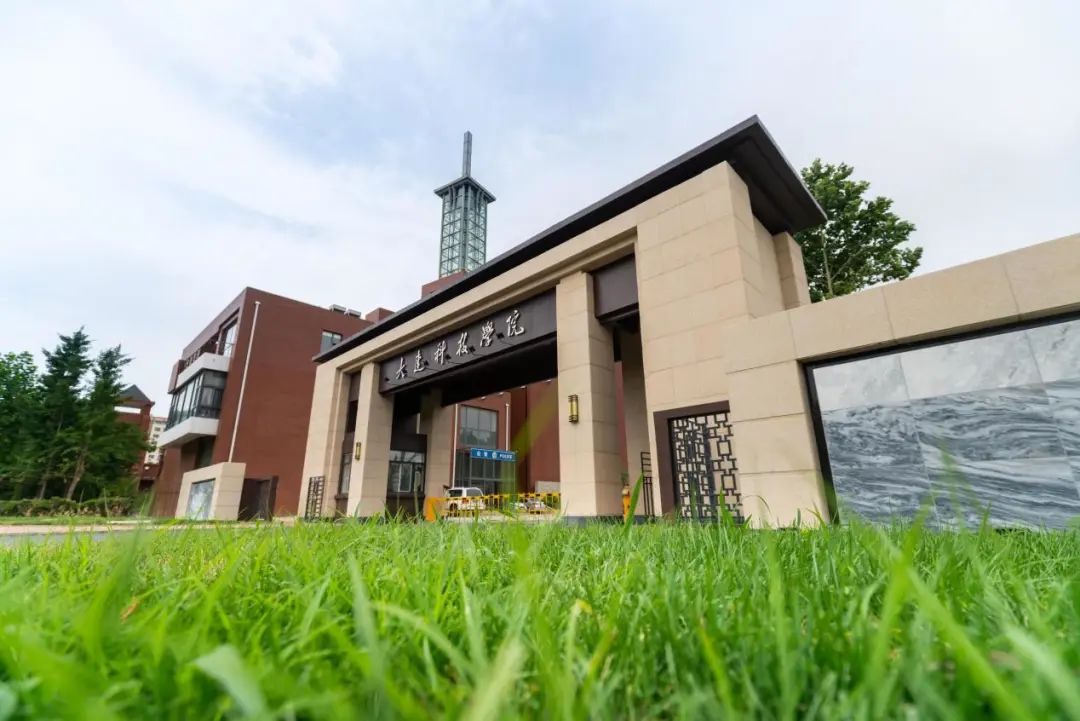 我校与全球光器件行业“领导者”大连优迅科技达成战略合作