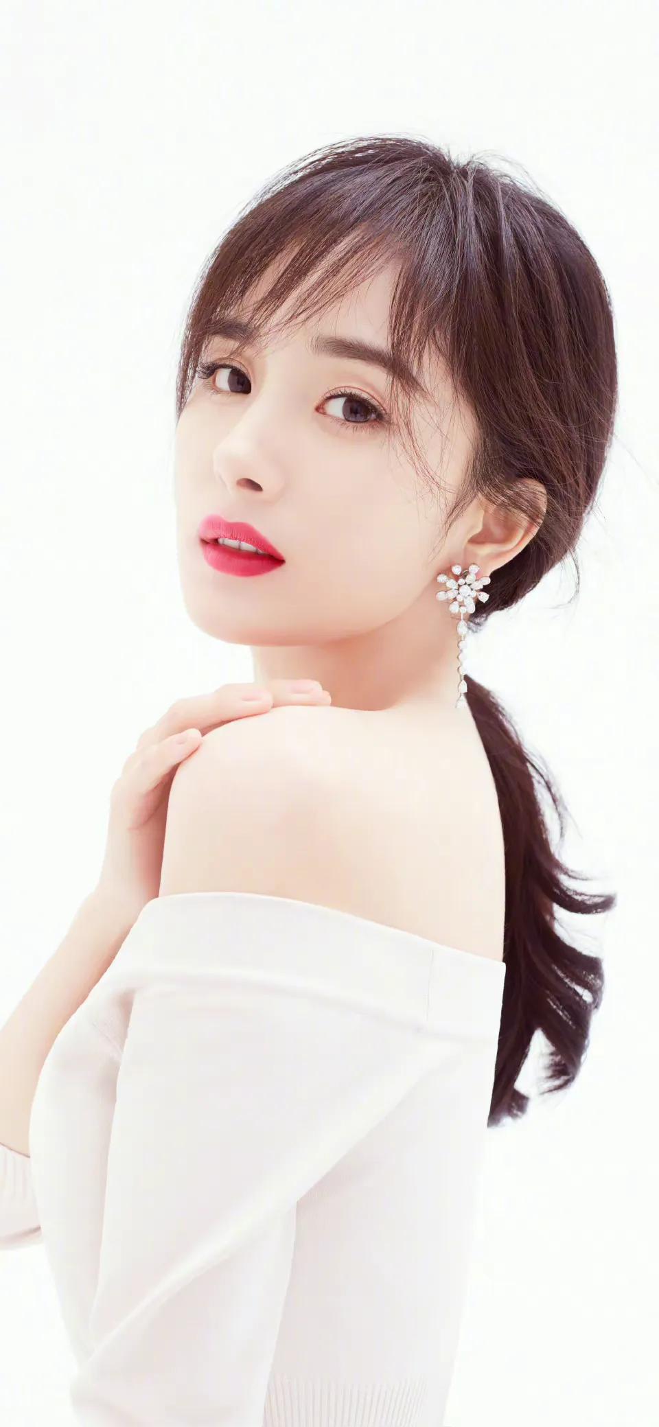 杨幂靓照来袭，倾国又倾城