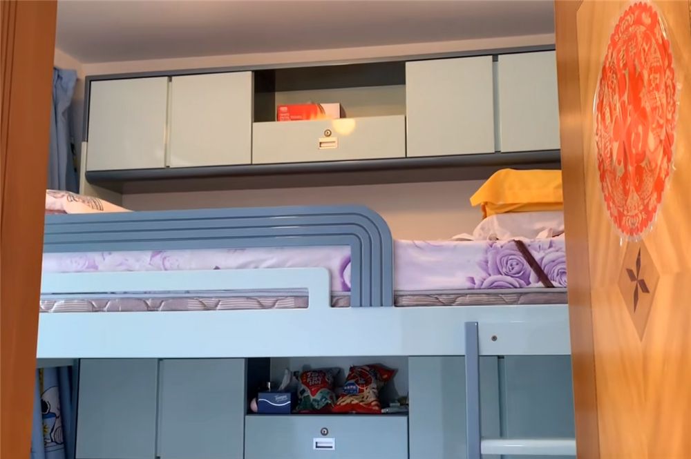 夫妻俩香港“郊区”39㎡小家：房子老旧却收拾得很整洁，乱中有序