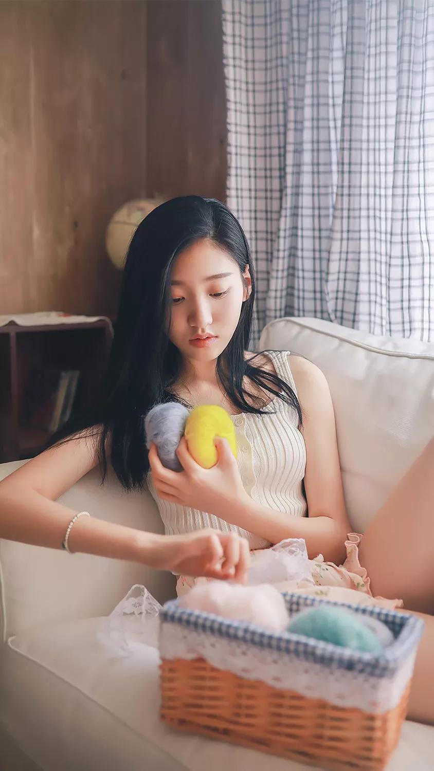 小受被两个强攻按做到哭 被C哭着爬走又被拉回来调教