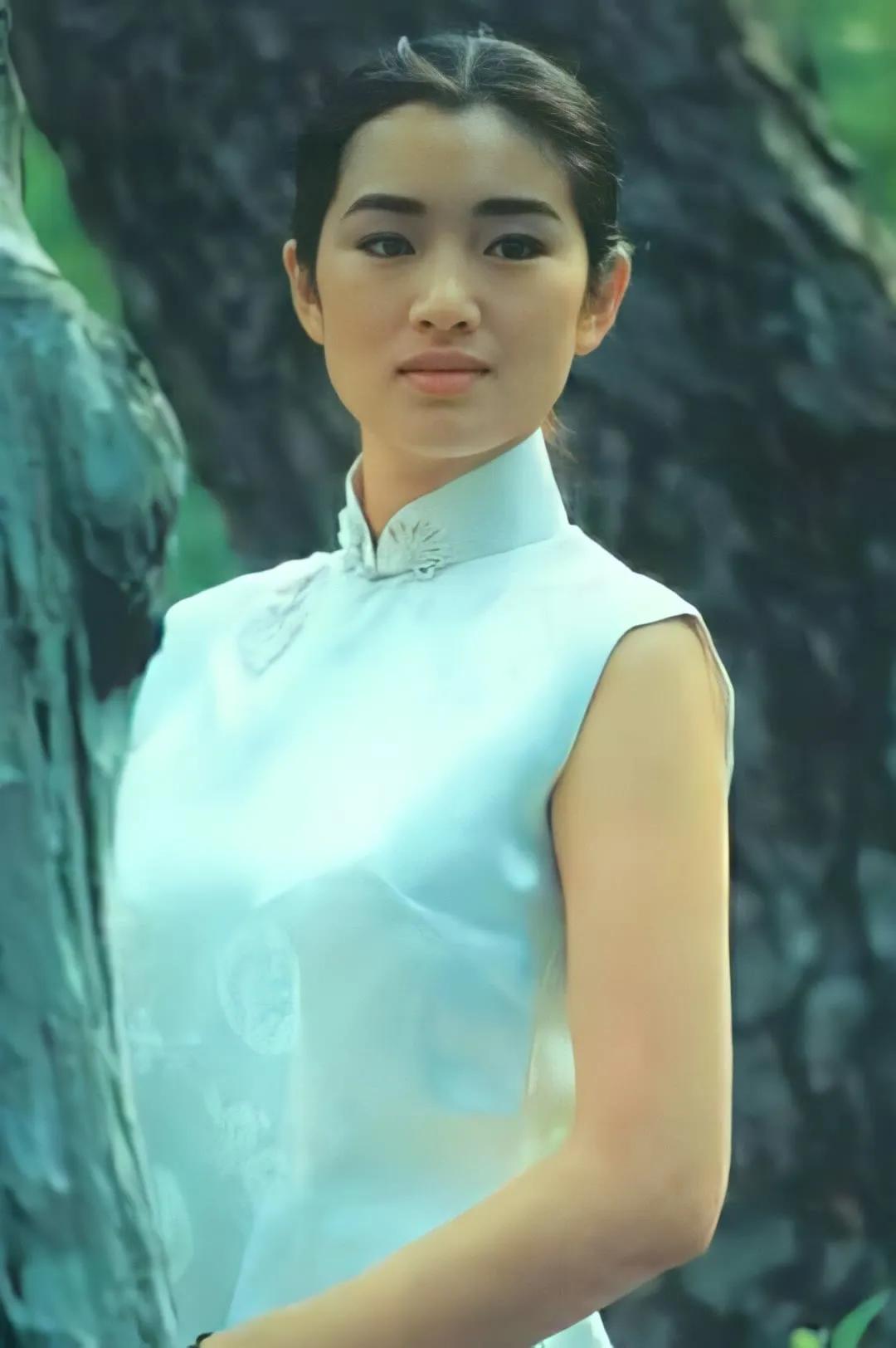 巩俐怀旧照片8