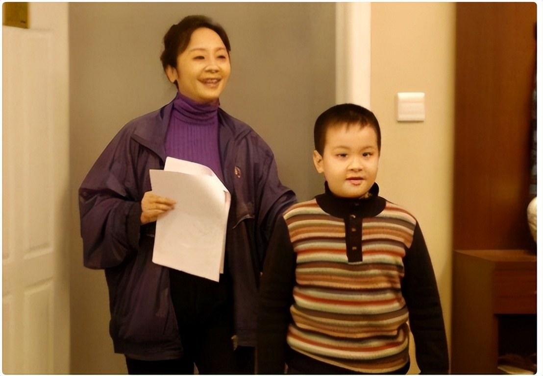 唐静对于儿子的懂事很是欣慰,一下子好像有了更多的精力去投入工作.