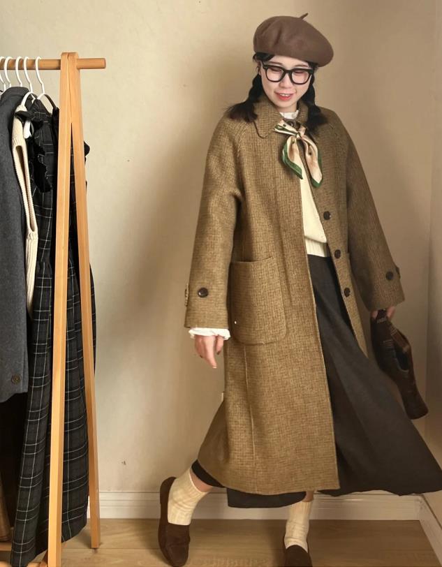 这个冬季，无论穿大衣还是羽绒服，配上这种帽子都好看