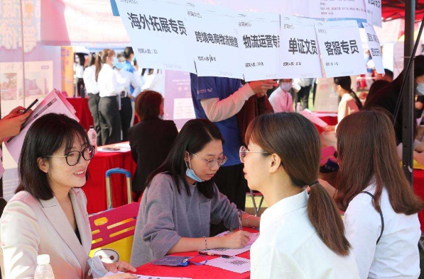 如果家里没人脉、没背景，尽量不要选这3个专业，实现就业很难