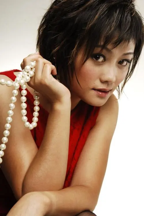 58岁台湾歌手千百惠高调晒身份证，自曝已持有20多年，现定居成都