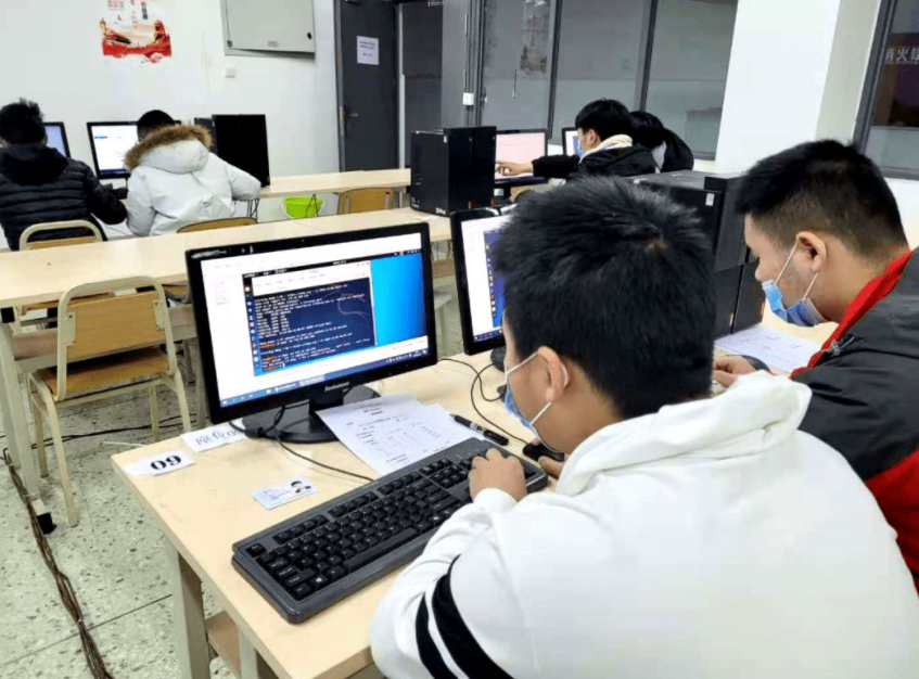 工学类专业就业“钱景”排行，计算机实至名归，榜首行业高大上