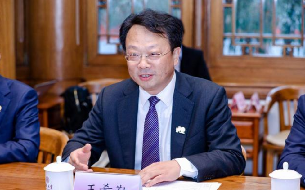 清华换“掌门人”了！有勇有谋履历不凡，或能改变人才外流问题