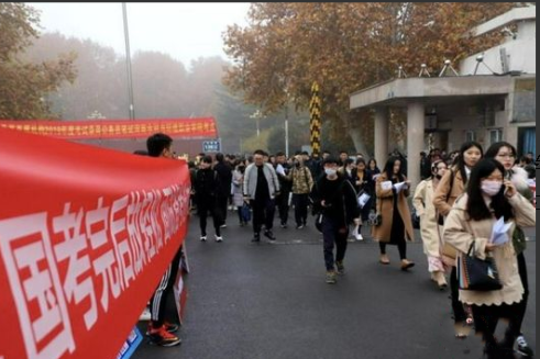 这届考生太难了！有70万学生放弃国考，恐怕会被记入到诚信档案里
