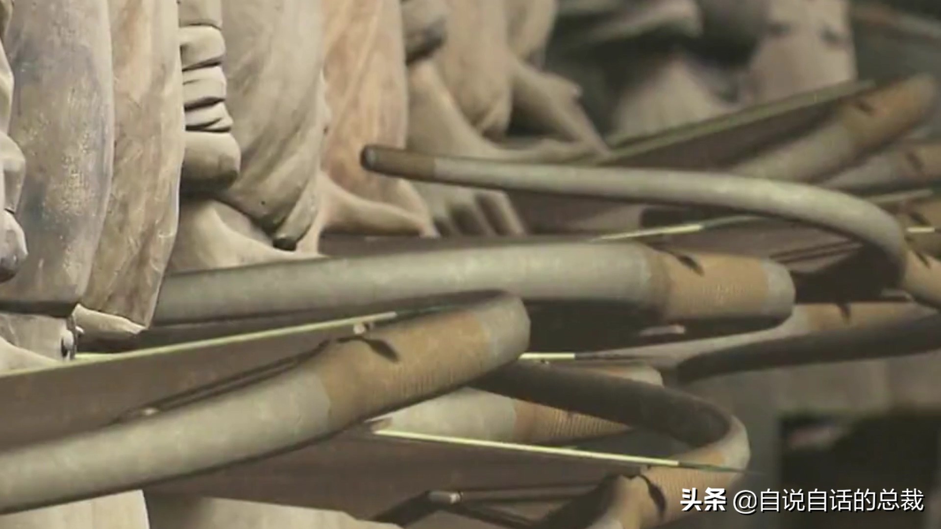 为什么兵马俑会涂装蓝色超导材料？竟然读出不可思议的黑科技故事