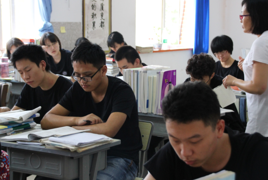 高考分数和模拟考分数相差多少？985学长说完后，学生心里有数了