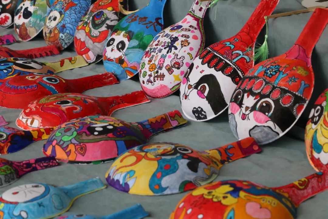 连接梦想，缤纷童年｜双流区实验小学外国语学校举行美术社团展览