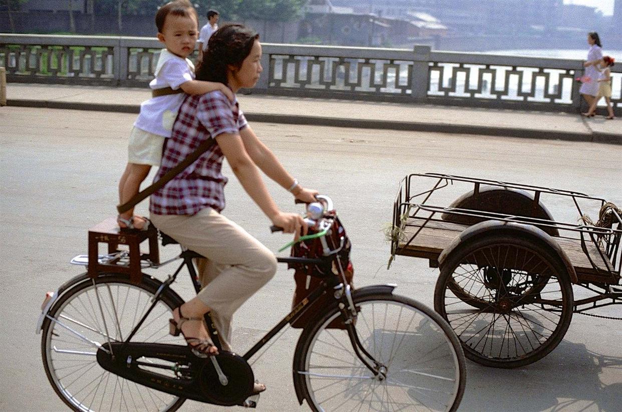 70年代凤凰自行车多少钱一辆(70年代一辆凤凰牌自行车，售价180元)