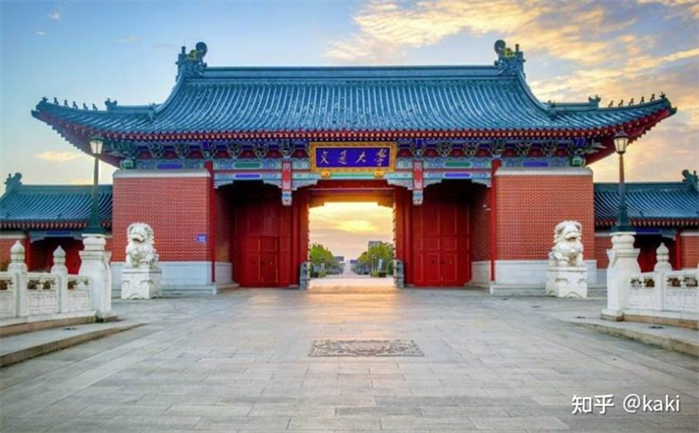 高考狂人张非，一次复旦一次北大，两次清华，现在基本上算是废了