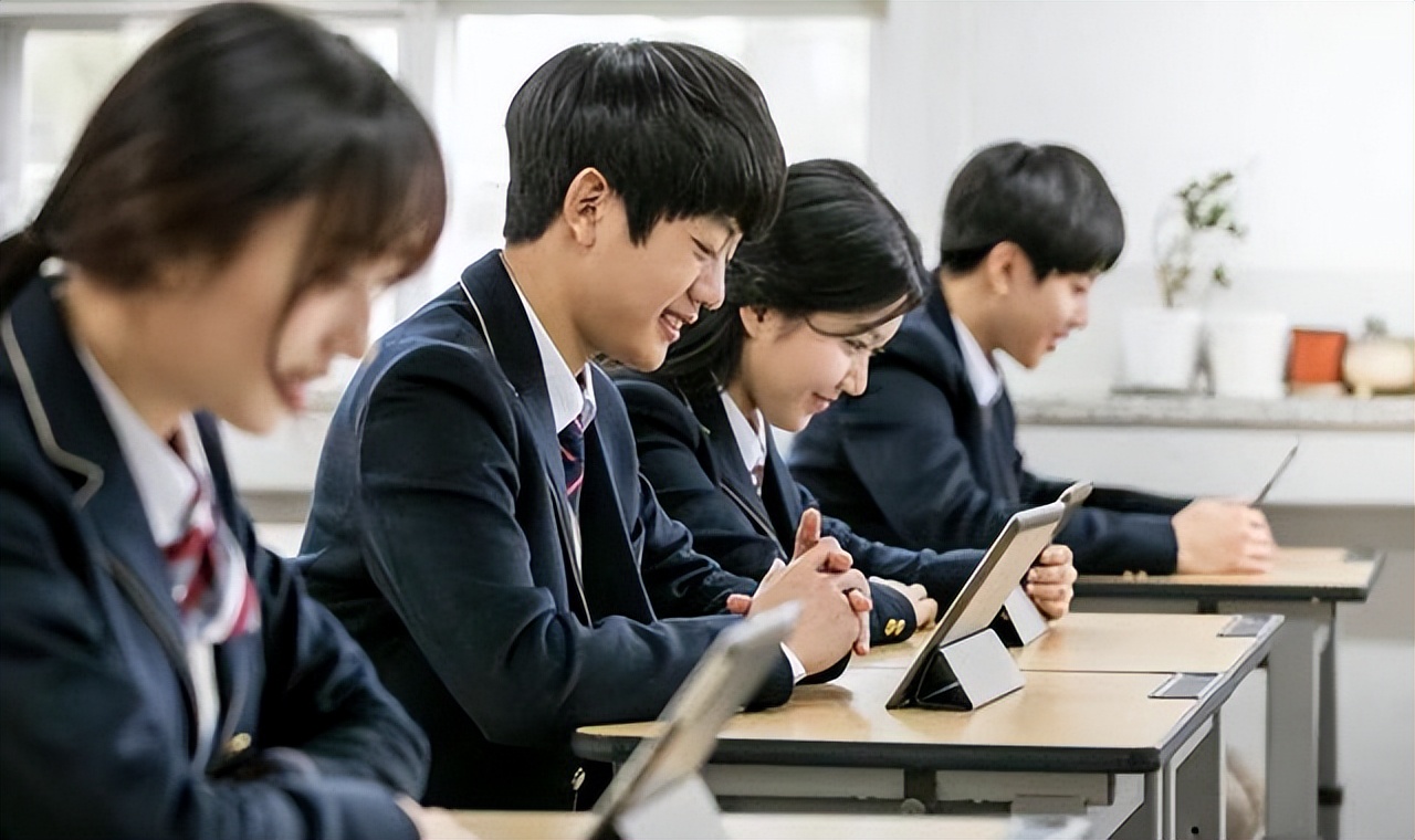 专科生算不算大学生？官方给出真实答案，有个回答“太荒唐”