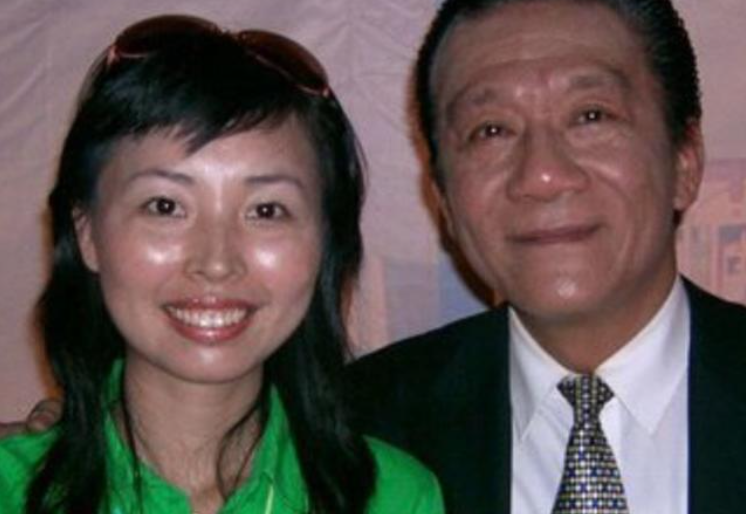 演员袁茵(侯耀文:逼迫原配离婚,与小20岁袁茵结婚,引狼入室娇妻被侄子