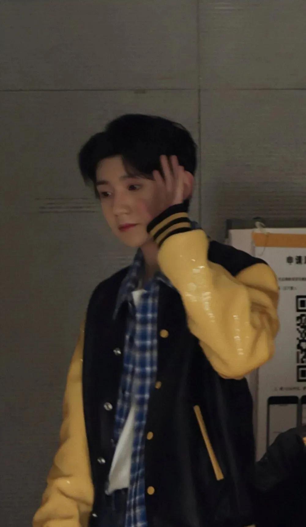 王俊凯易烊千玺王源高清壁纸，哪张壁纸最好看呢