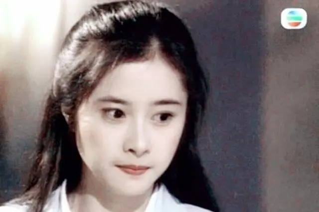 从香港小嫩模,到踢开黄晓明,Angelababy背后的大佬始终深藏不露