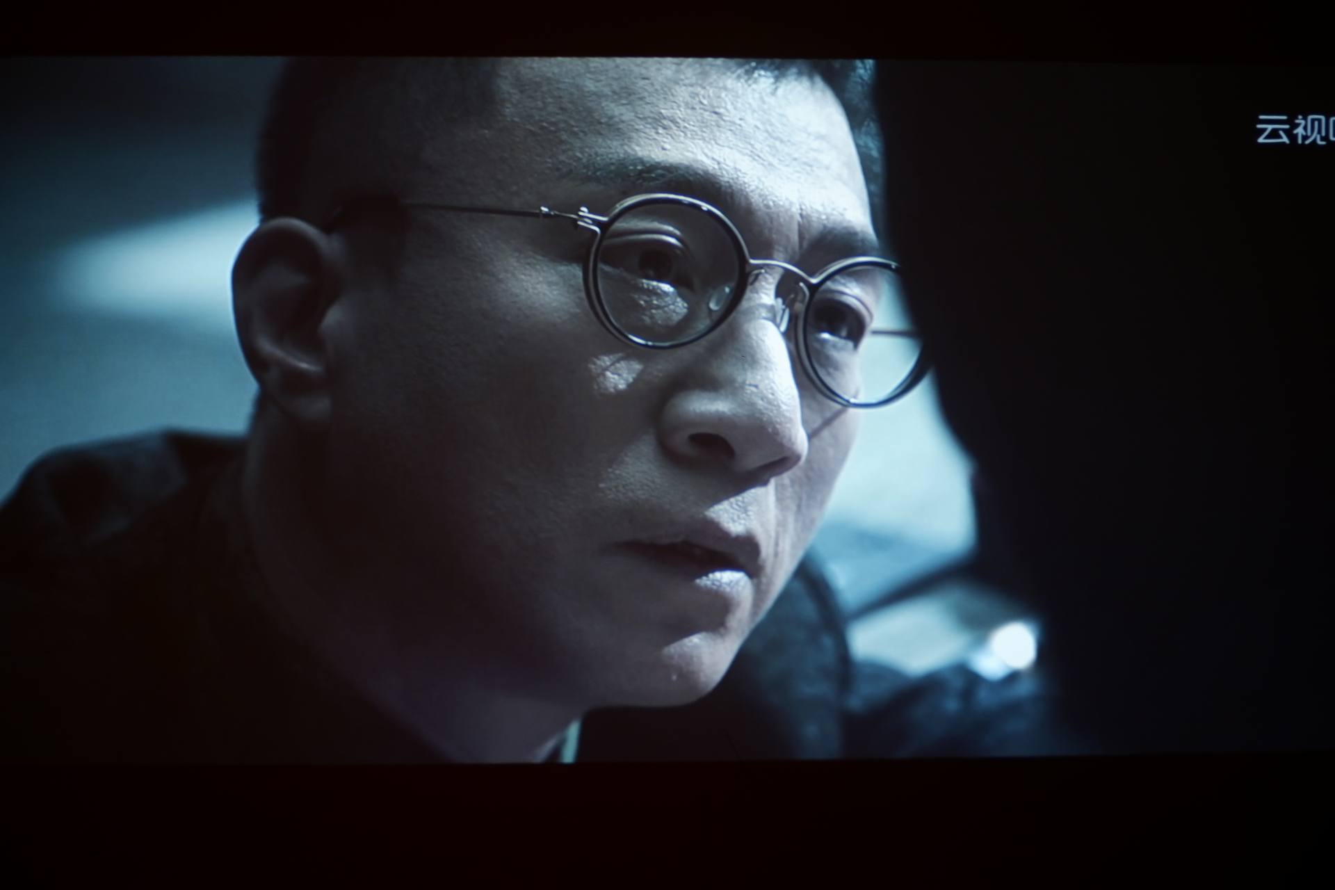 家用投影仪届一匹新黑马，1080p加高亮度旗舰配置，售价感人