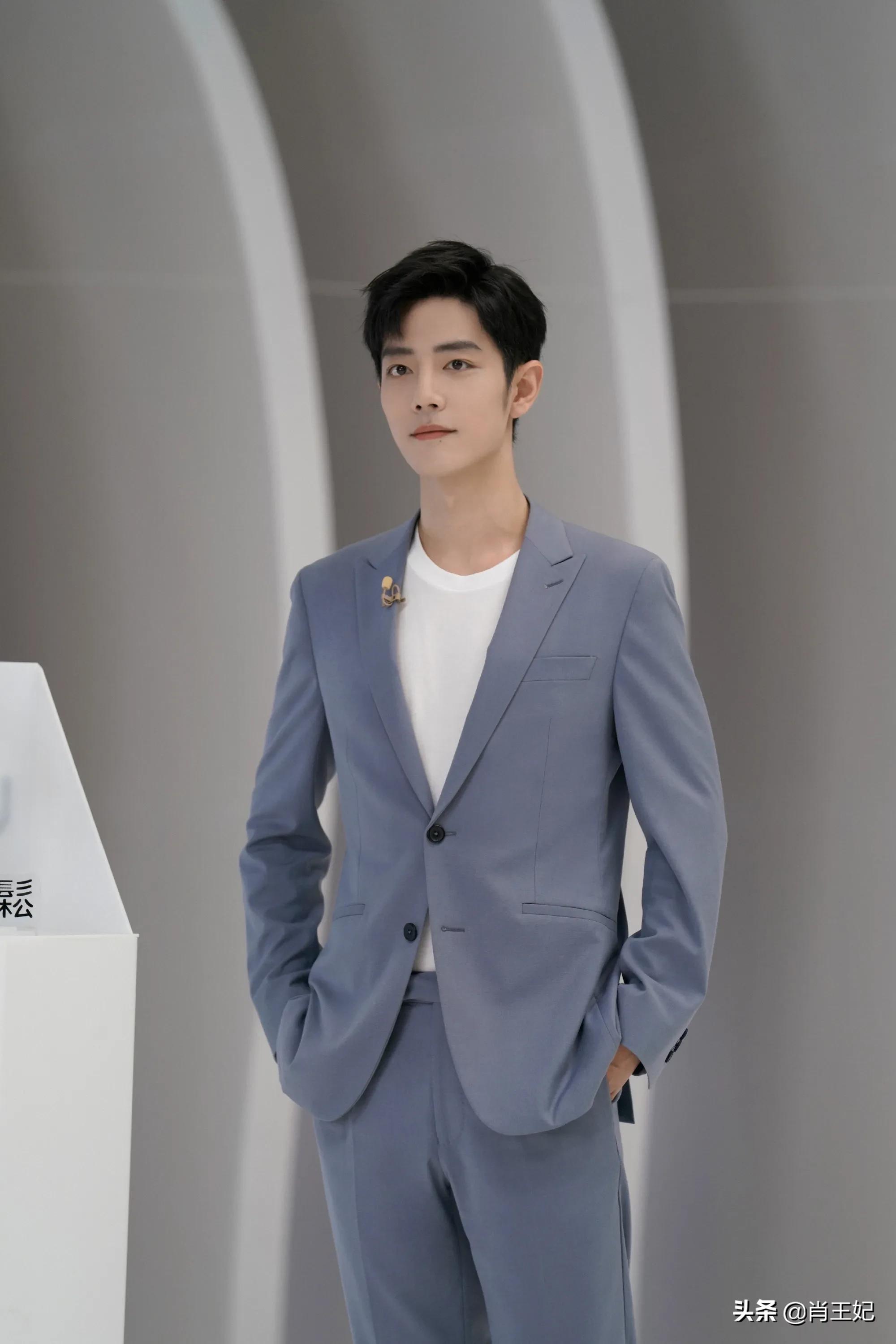 肖战他可真帅啊,帅到没边呀,这身材比例可太完美了