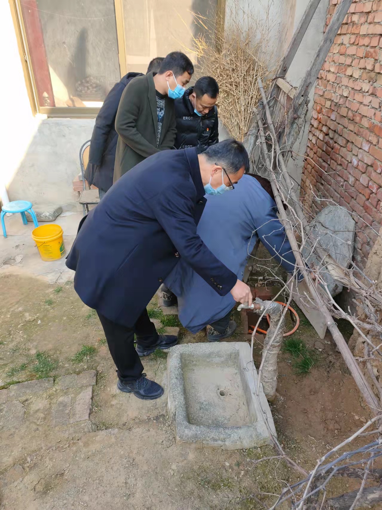 华阴市委政法委：“三个一”扎实推进巩固脱贫攻坚成果