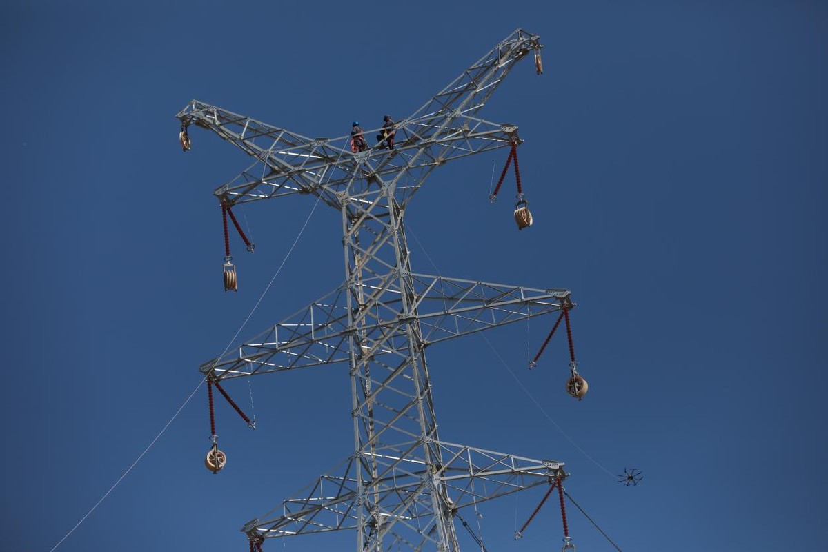 新能惠源公司：无人机“穿针引线”助力施工