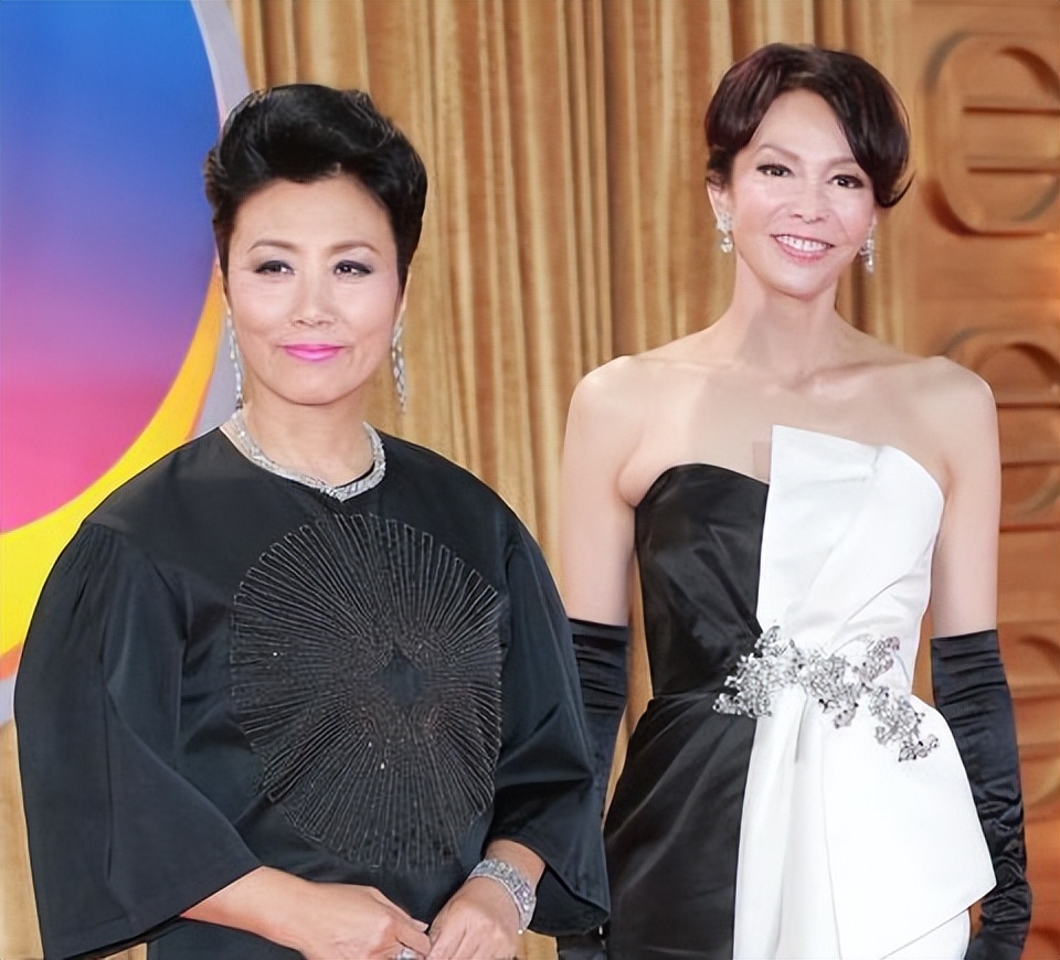 “香江奇女”郑裕玲：两段感情耗费26年青春，64岁未婚没孩子