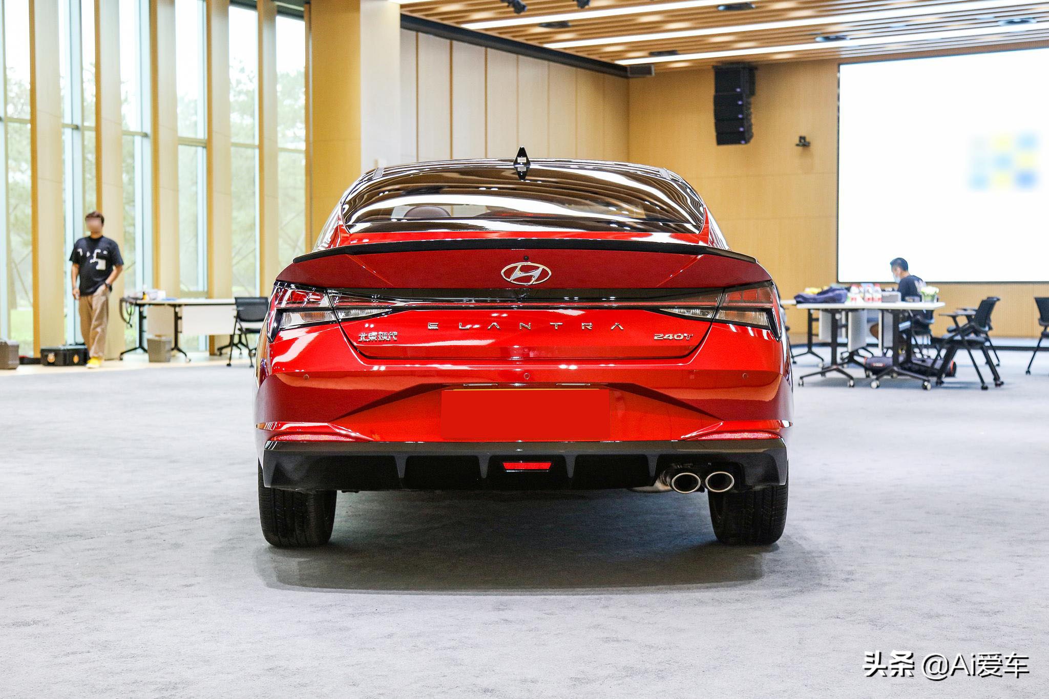 更低价油耗5.2L，自动挡合资三厢家轿，更大空间，实拍现代伊兰特