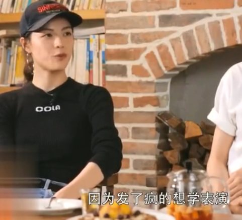 口碑炸裂！军旅片又出王炸作品，“冯女郎”钟楚曦的开挂史