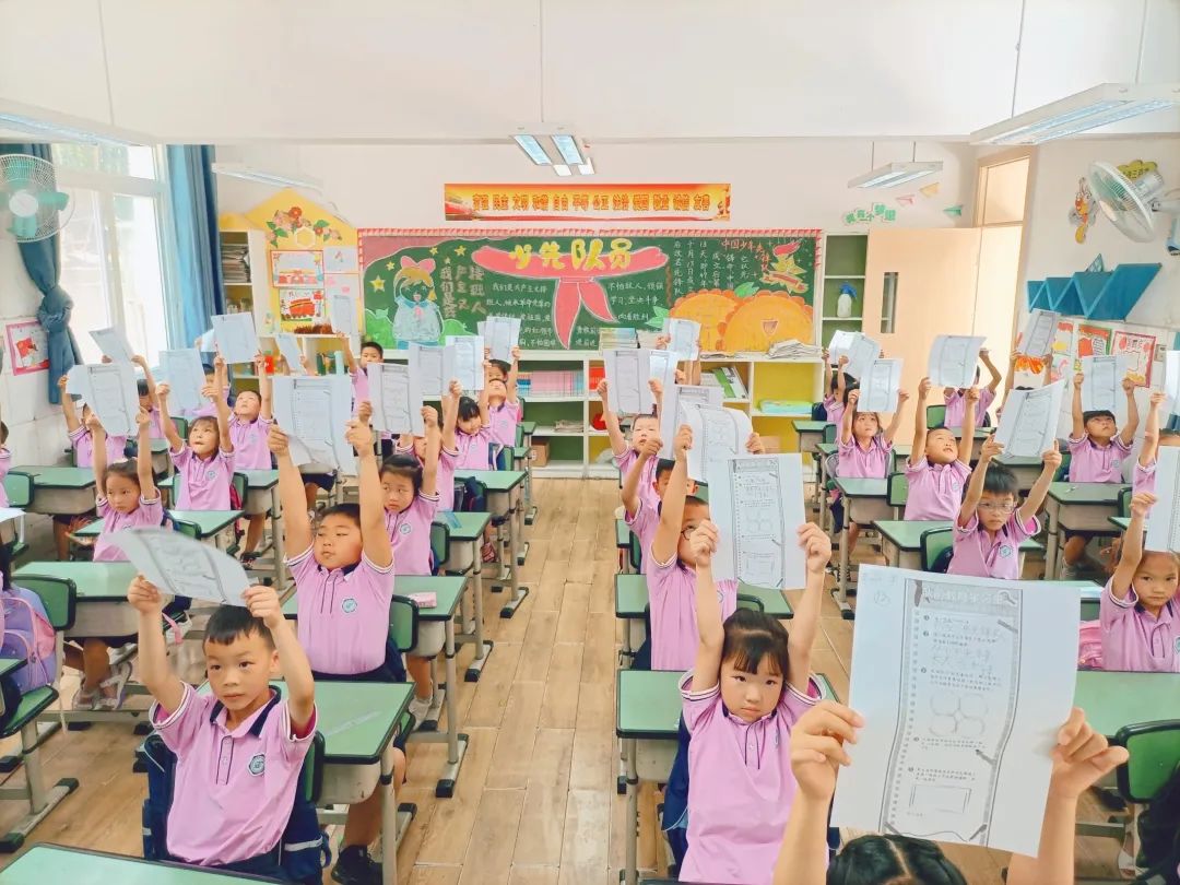 四川天府新区新兴小学举行2022年第一批新队员入队仪式