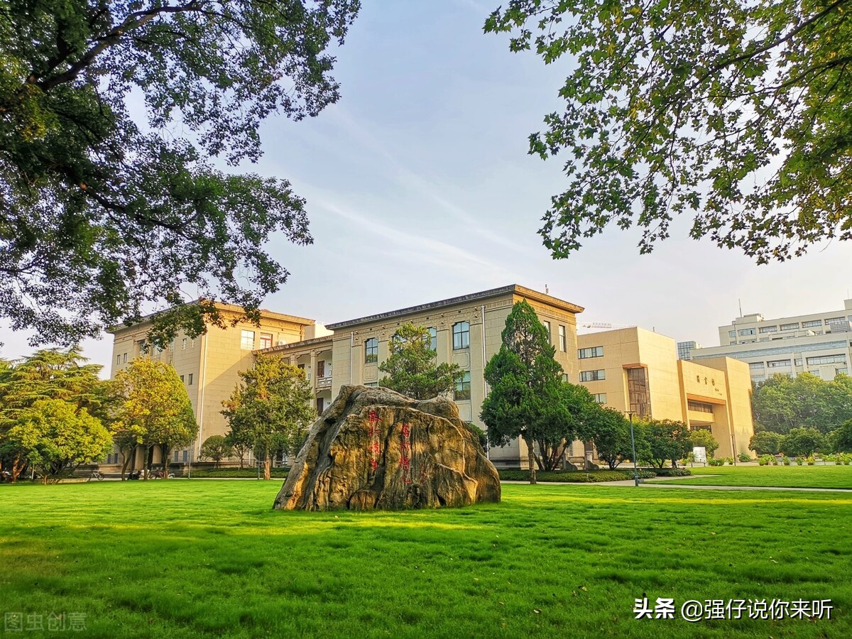 湖北：“豪横”大学建了37个食堂，校内5个地铁站，网友看法不一