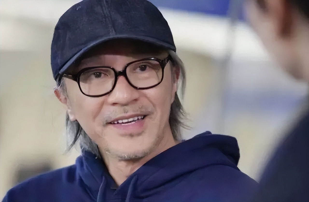 5位年过半百单身无子的男明星：周星驰让人遗憾，张信哲为情所伤