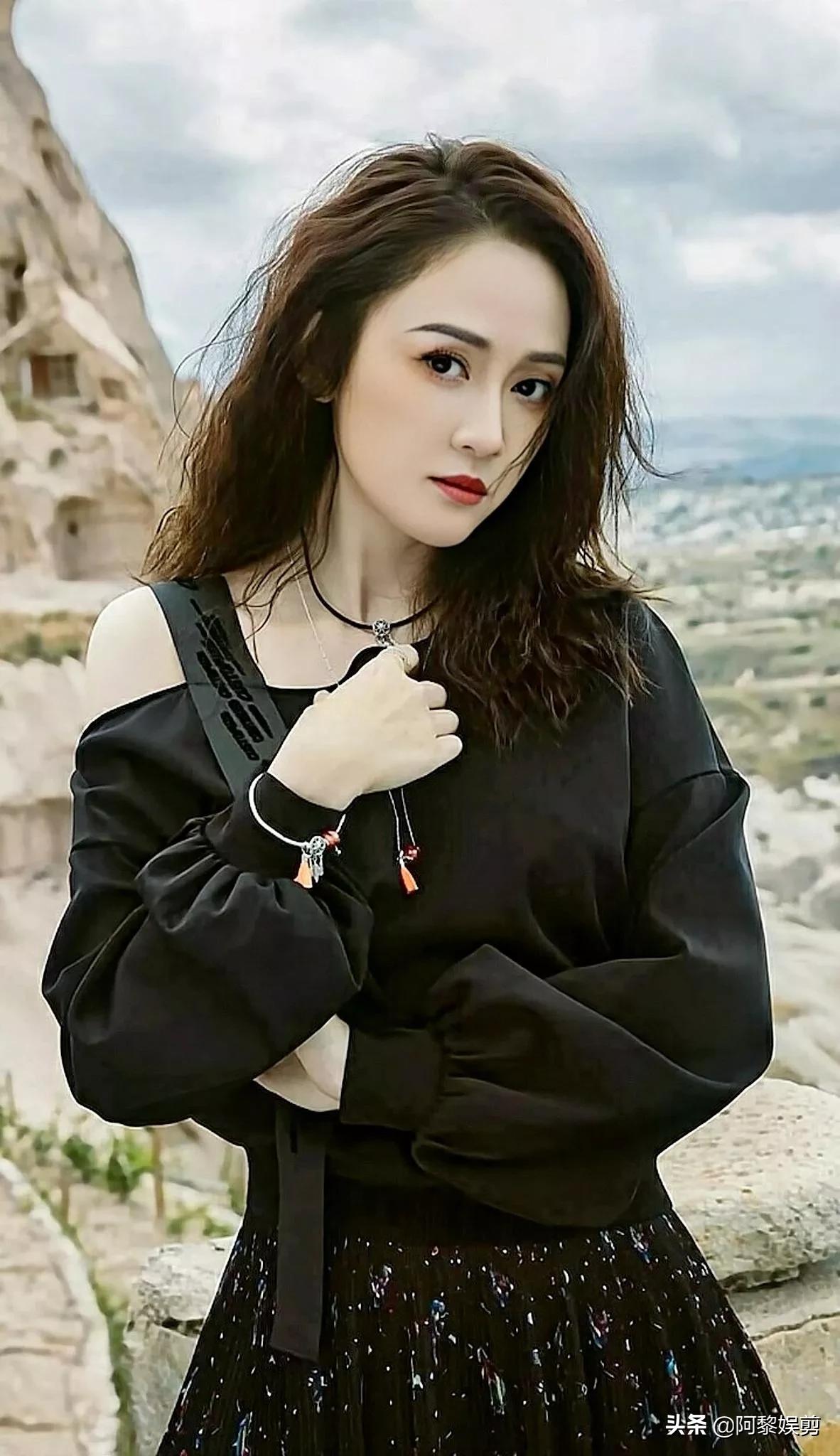 陈乔恩肤白貌美，好有气质