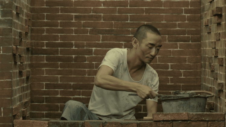 自称“野路子”出身，他却拍出口碑异常火爆的神片