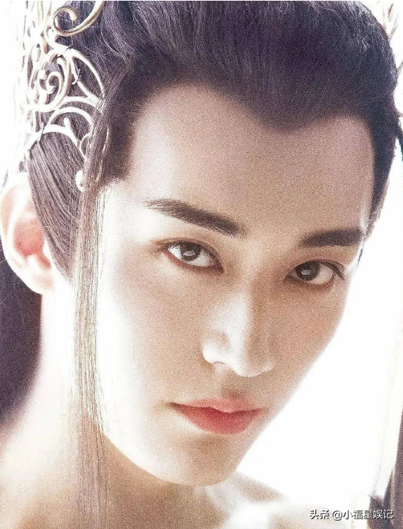 盘点“歪嘴杀”的13位明星，个个惊艳到糖分超标，帅到心坎里了