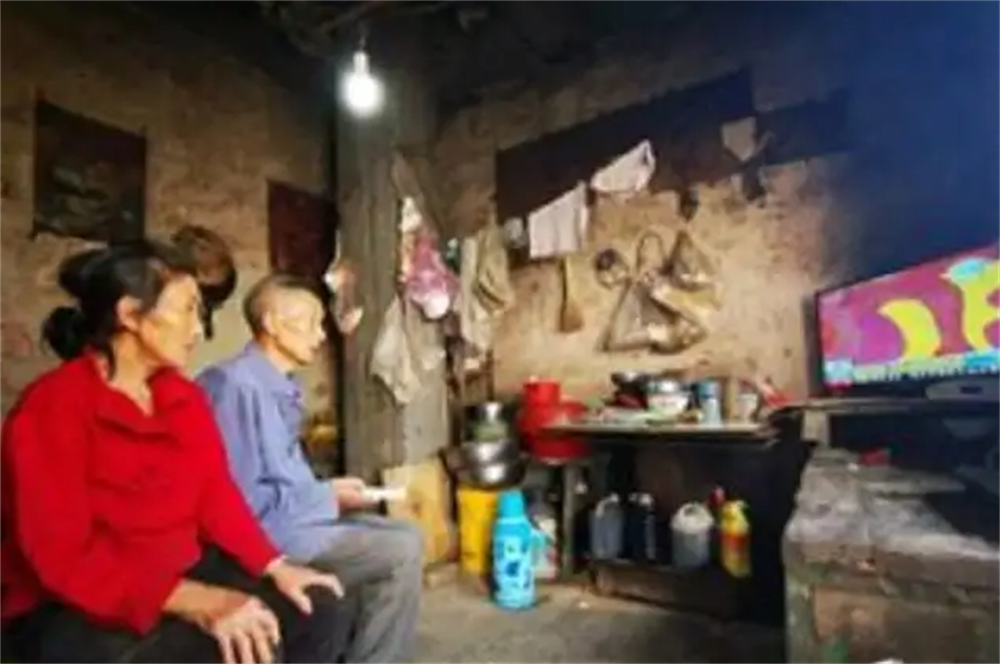 2003年，广西小伙做好事受重伤，因无钱治疗，两年后跳楼身亡