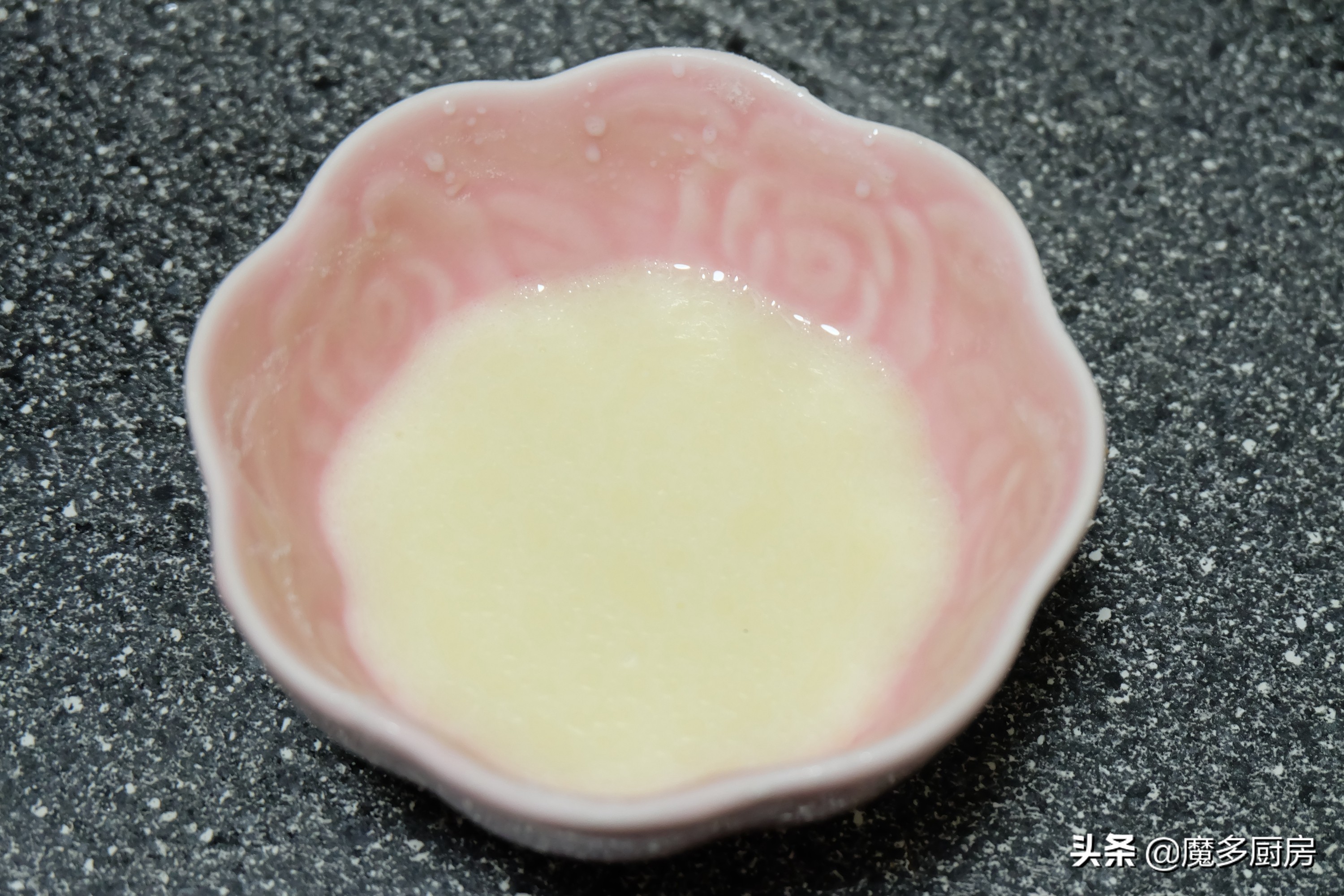 3个鸡蛋1碗面粉,教你做纸杯小蛋糕,低糖低油香甜松软,孩子爱吃