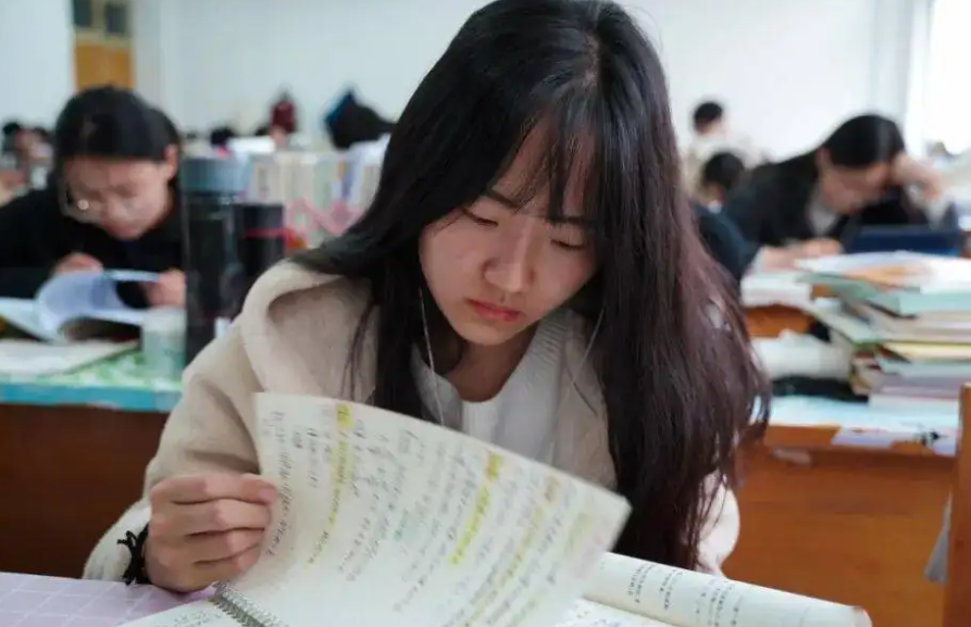 考研迎来新规定，部分考生面临“限制”，成绩优异也会被拒之门外