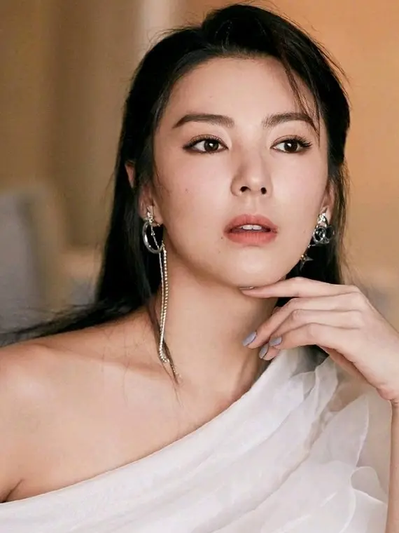 鼻孔也很重要！刘嘉玲、杨幂、娜扎等10位明星都因鼻孔拉低了颜值