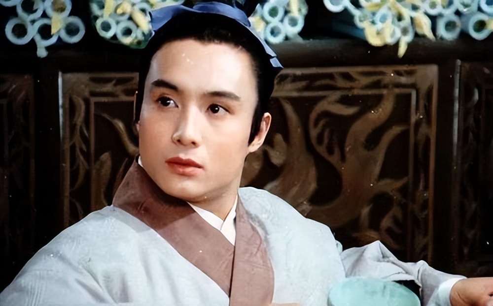 出国洗碗、扫厕所，被父亲告上法庭，王伯昭到底经历了什么？