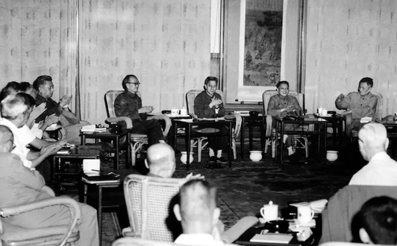 1977年高考恢复之际，邓小平一言拍板，改写了一代知识青年的命运