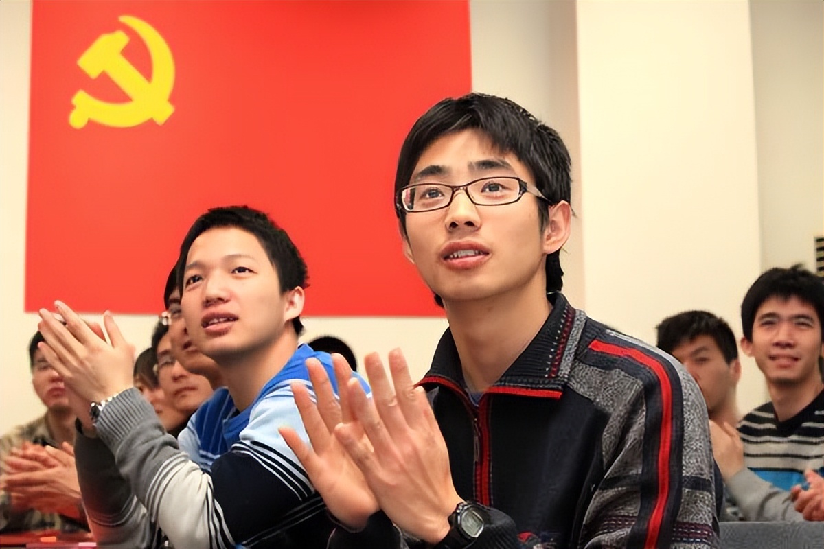 中国大学共分为八大等级，“普通学生”能考进第四级，已经很优秀