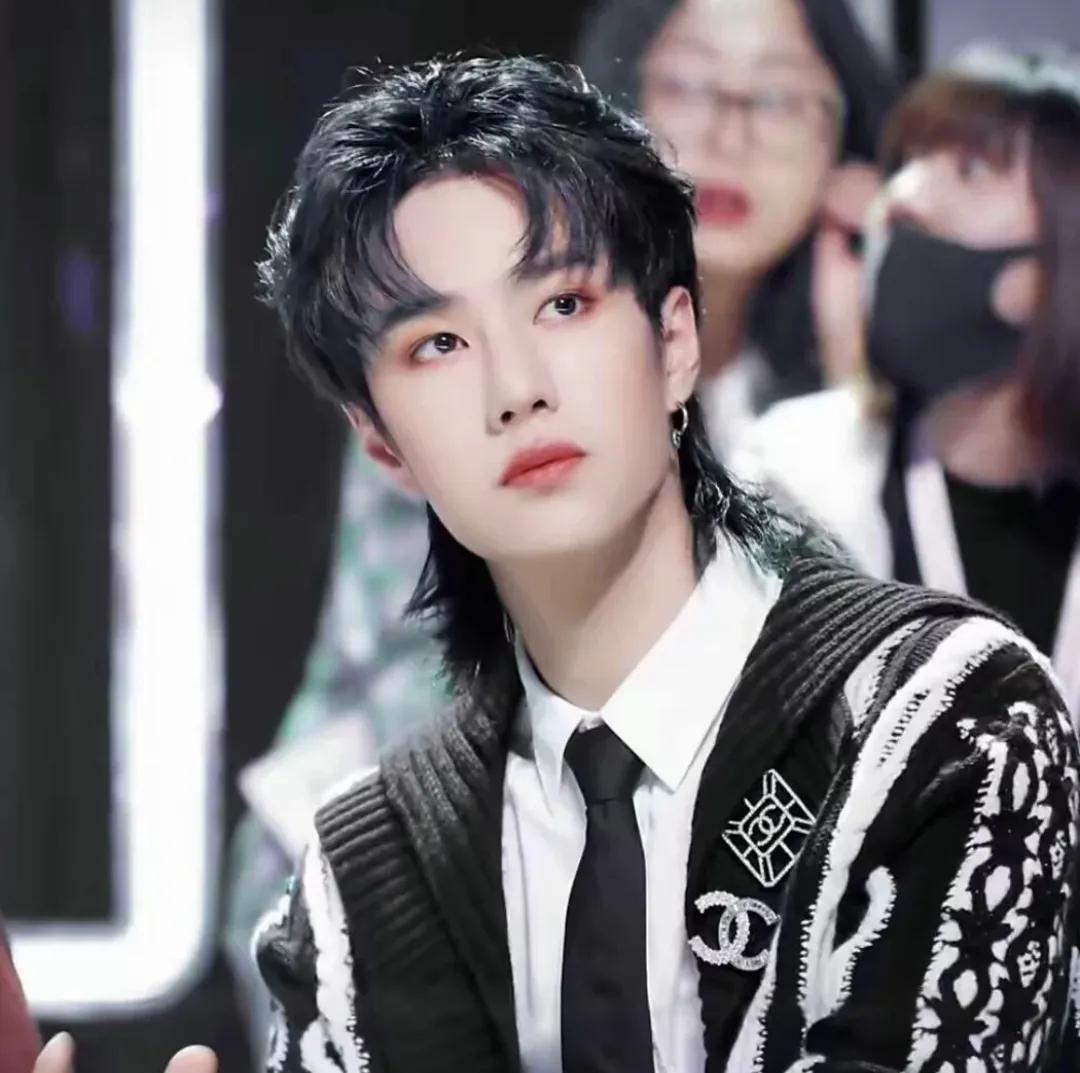 娱乐小爆料 吴倩 王一博 周柯宇 童谣 邓家佳 李易峰杨幂 刘诗诗 吴谨言