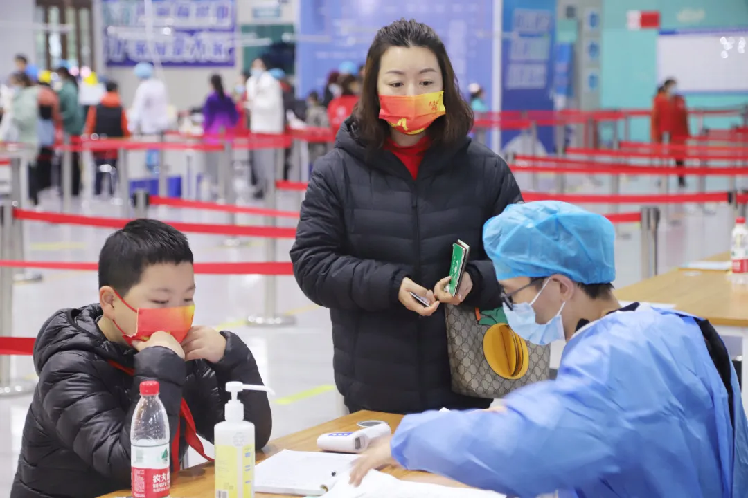 今天，你“苗”了吗？直击南湖小学新冠疫苗接种现场