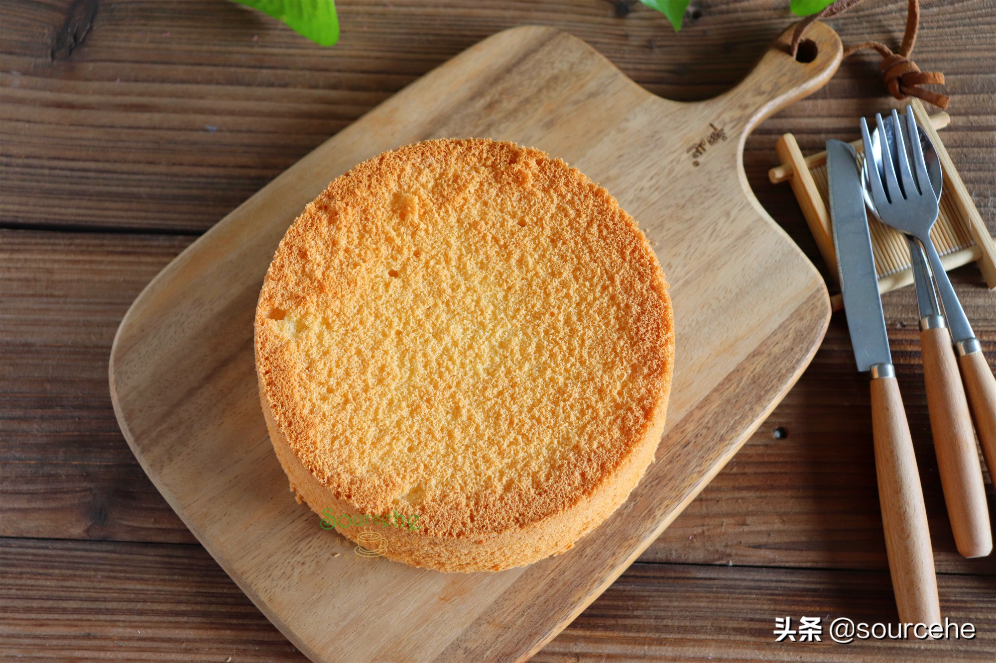 戚风蛋糕掌握3个技巧，不开裂不塌陷，蓬松香软，很好吃