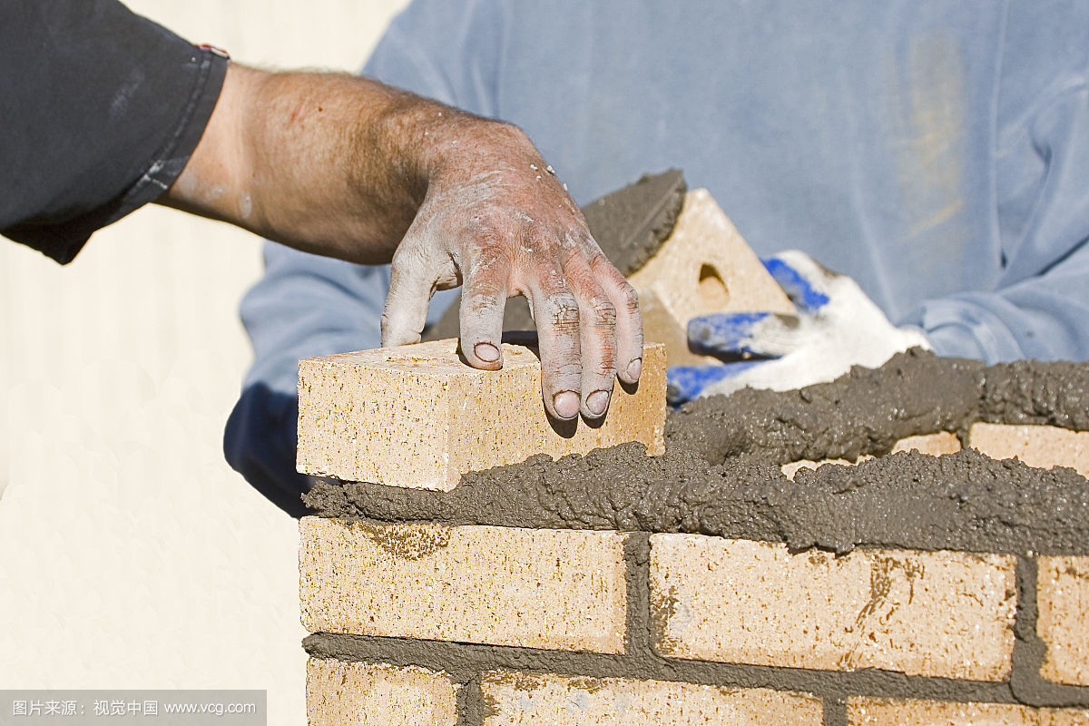 讲过一个他爷爷告诉他的故事一天有八个一起外出打工的泥瓦匠--飞鸽网