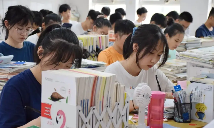 教育部发出通知，高中生复读有调整，家长看后很惆怅