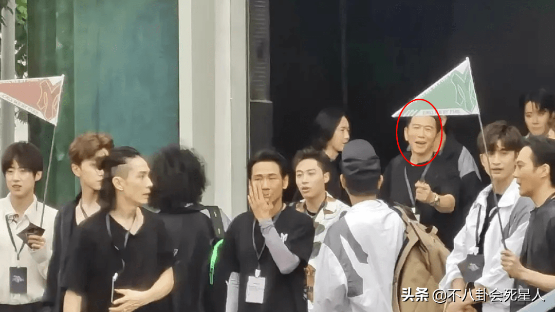 落魄商演，千元付费聊天，这些港星在内地表面缺钱，实际身家不菲