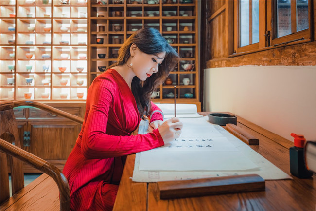 艺术鉴赏网：「只羡鸳鸯」青年女画家陈惊作品赏析