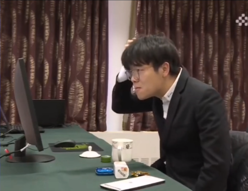 炉石传说黄金总决赛：啦啦啦获战棋组冠军，标准组水墨烬千年夺冠
