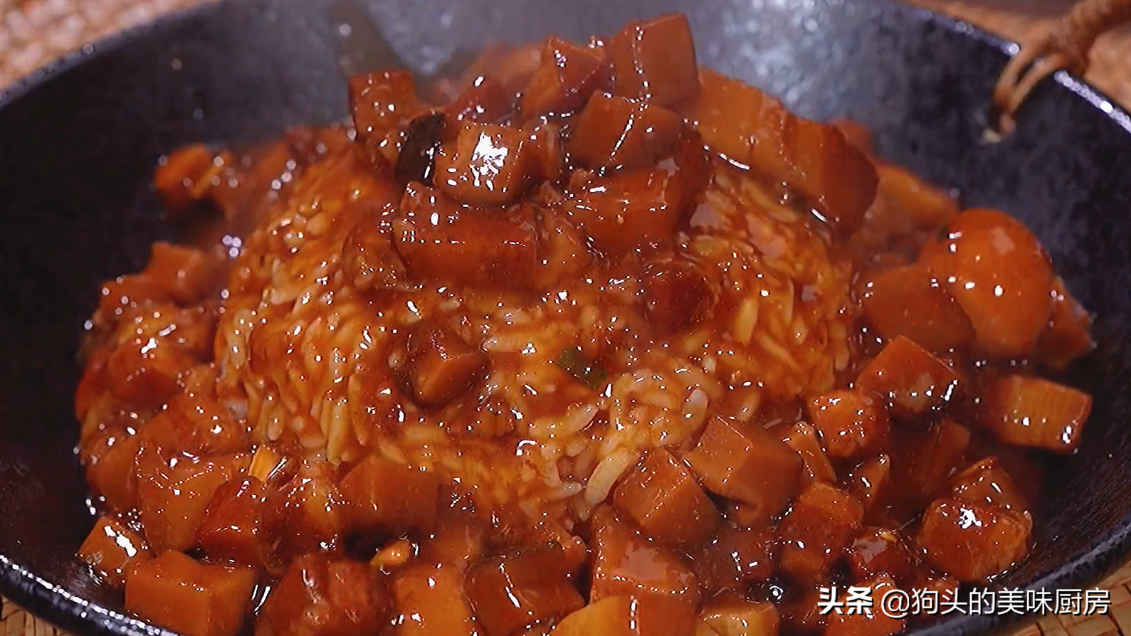 卤肉饭家常做法，不加生抽酱油，汤汁浓稠，三碗米饭不够吃